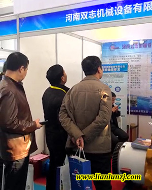 客户参观双志展位