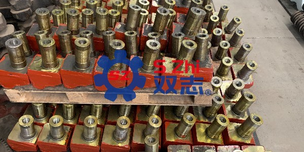 矿用<i style='color:red'>锤式破碎轴组</i>的拆解_河南双志