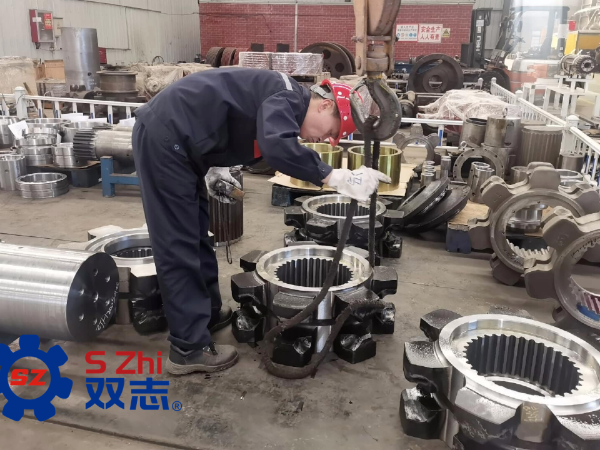 致敬每一位一线工人，坚守岗位，兢兢业业。_河南双志